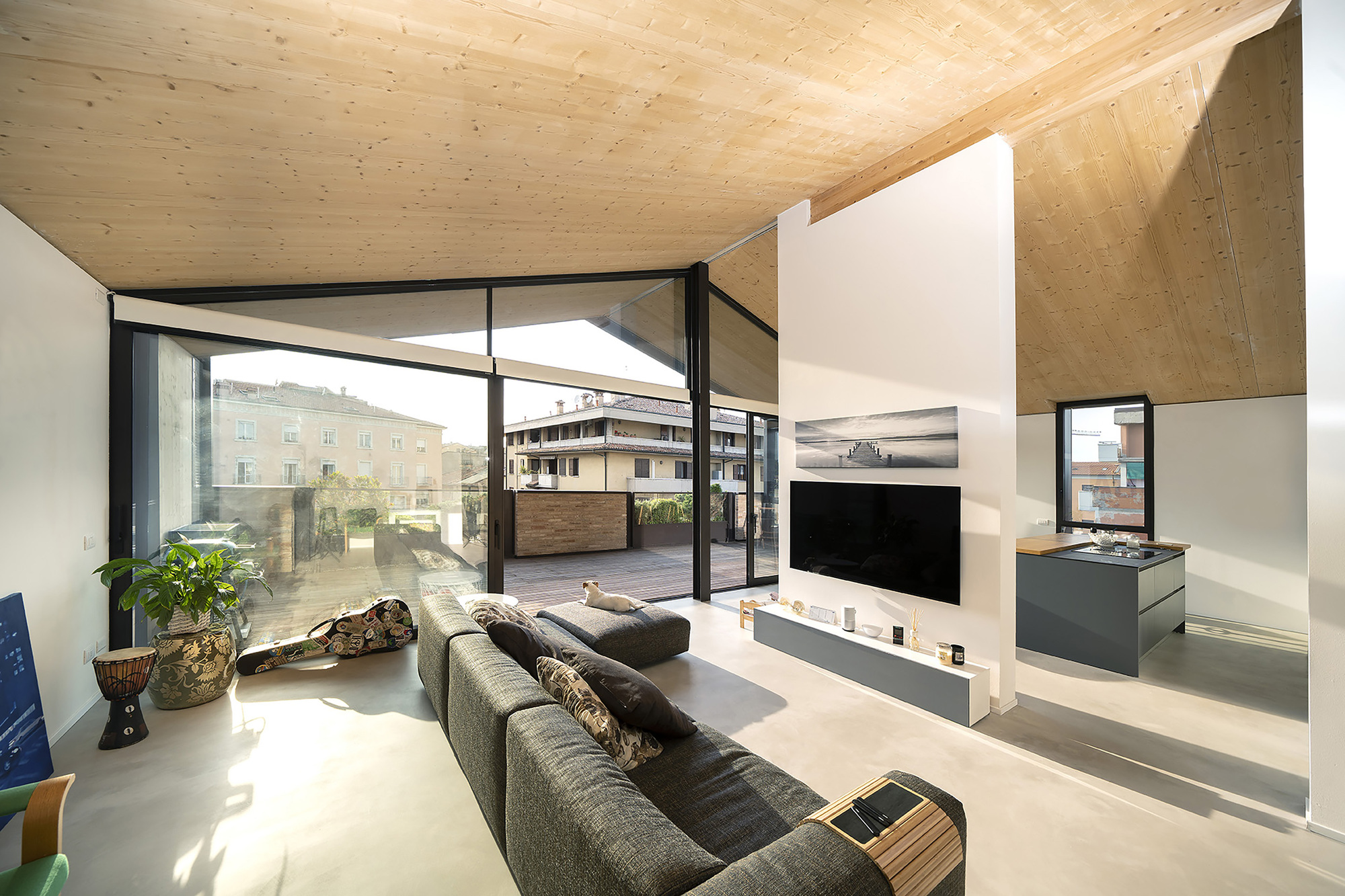 3f8c5302-f5c9-42e0-8009-0f86e857330d