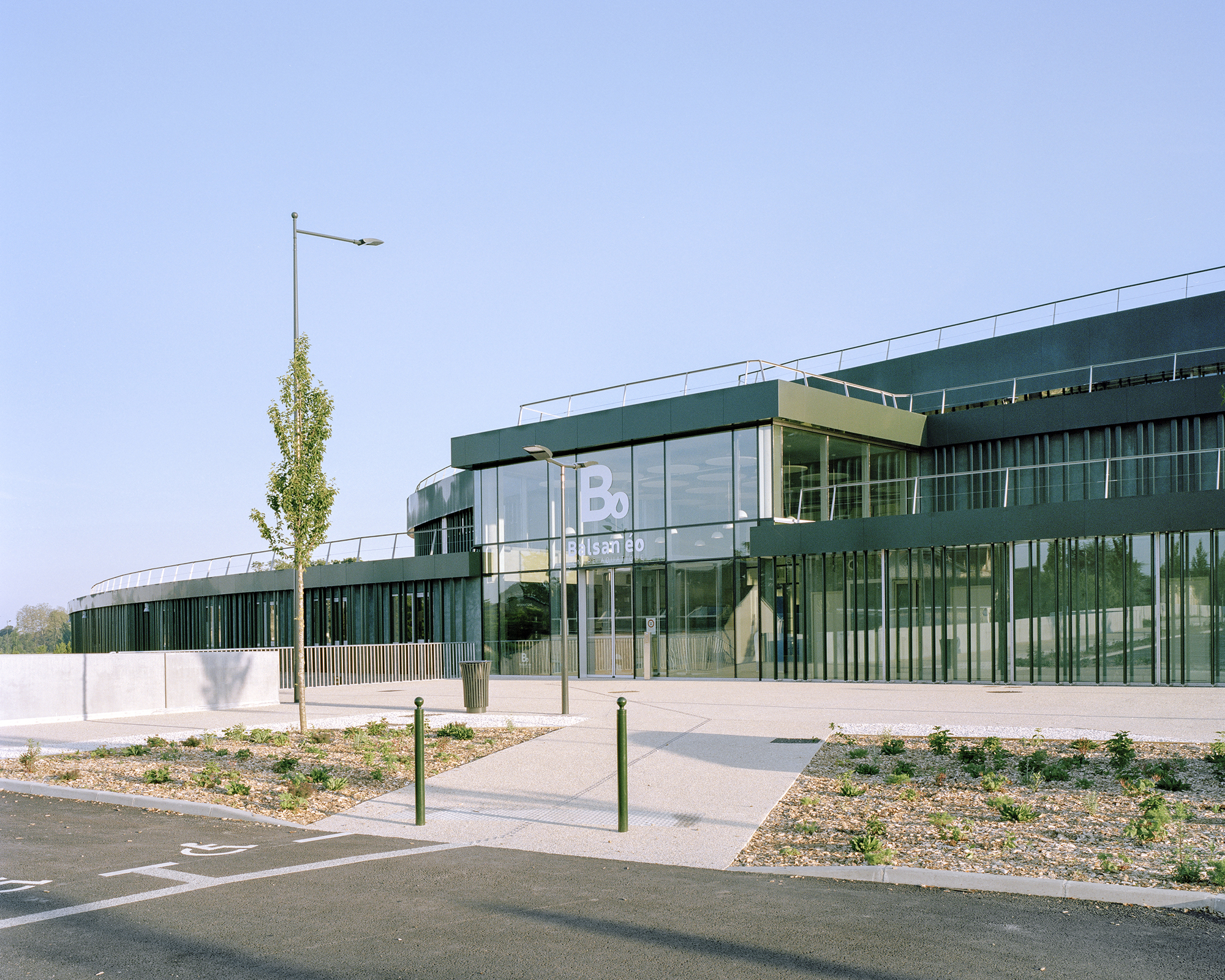 ce283fa8-d787-4552-bf90-1543098cc73b