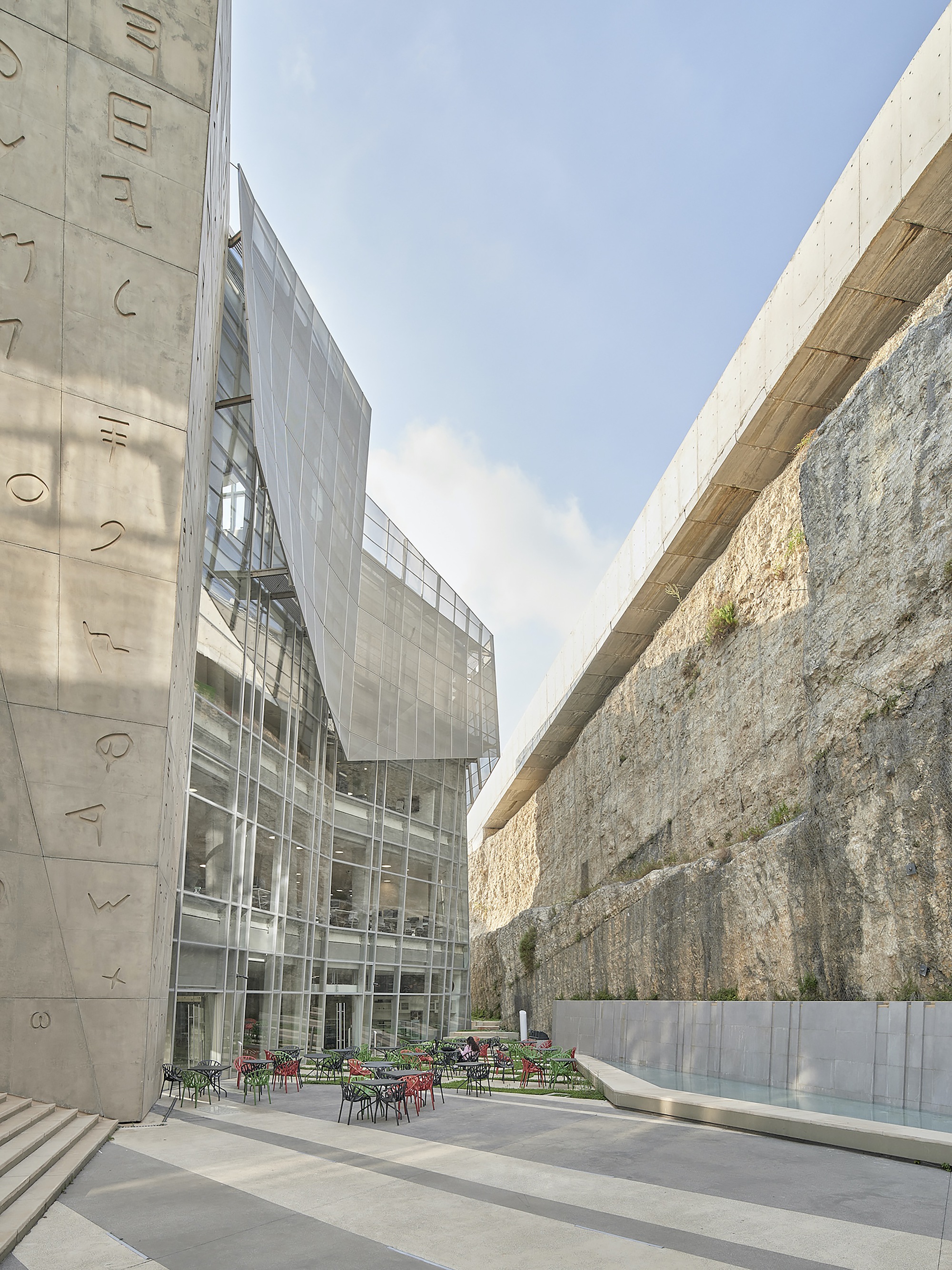 6457d729-06a5-4f51-b4fb-3a6421bc73e1