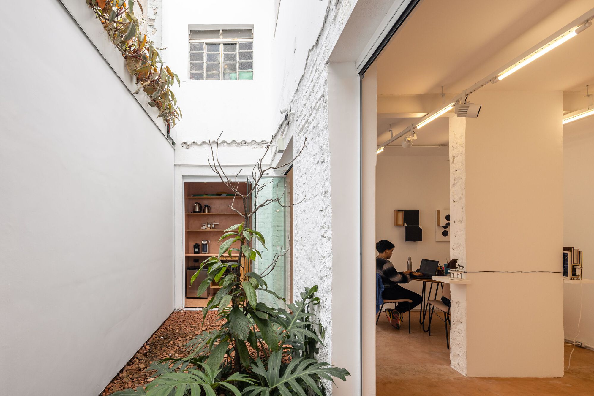 80f7b49a-7f0d-4ff7-8d0b-0d703d309498