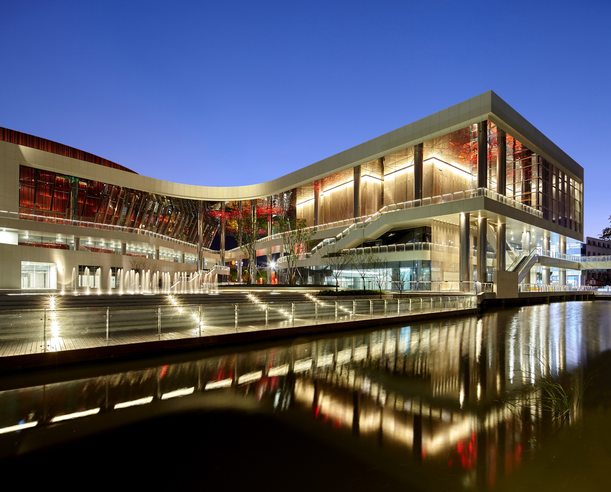 699c290c-40a0-4bbb-a143-ee97a5d433ee