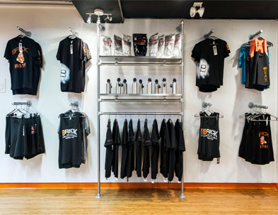 فروشگاه لباس اسپرت