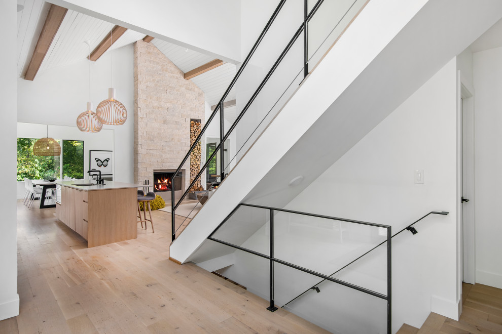 ایده پله مدرن مستقیم با نرده فلزی