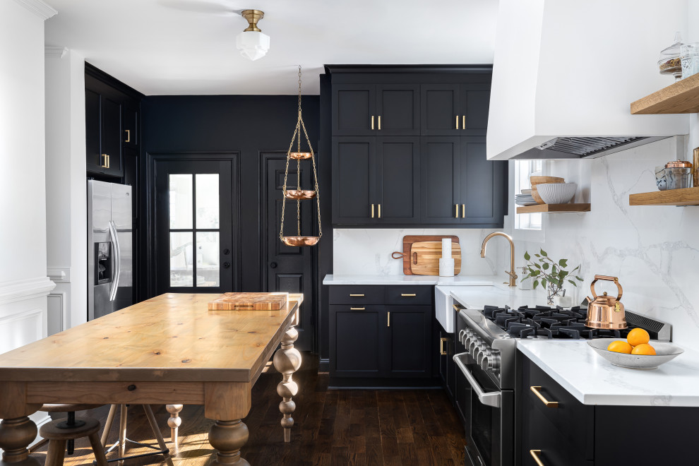 هارمونی چشمگیر سفید و مشکی در ویلای معاصر