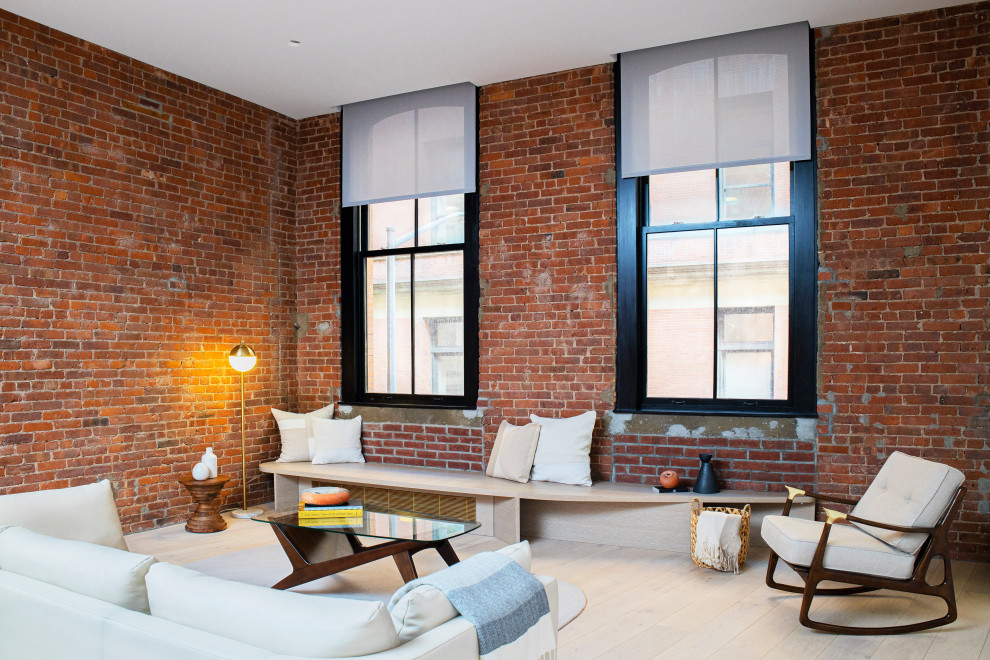نشیمن مدرن با دیوار آجری، مبلمان روشن، میز قهوه‌خوری چوبی و صندلی راک مینیمال
Modern living room with brick walls light-colored furniture wooden coffee table and minimalist rocking chair